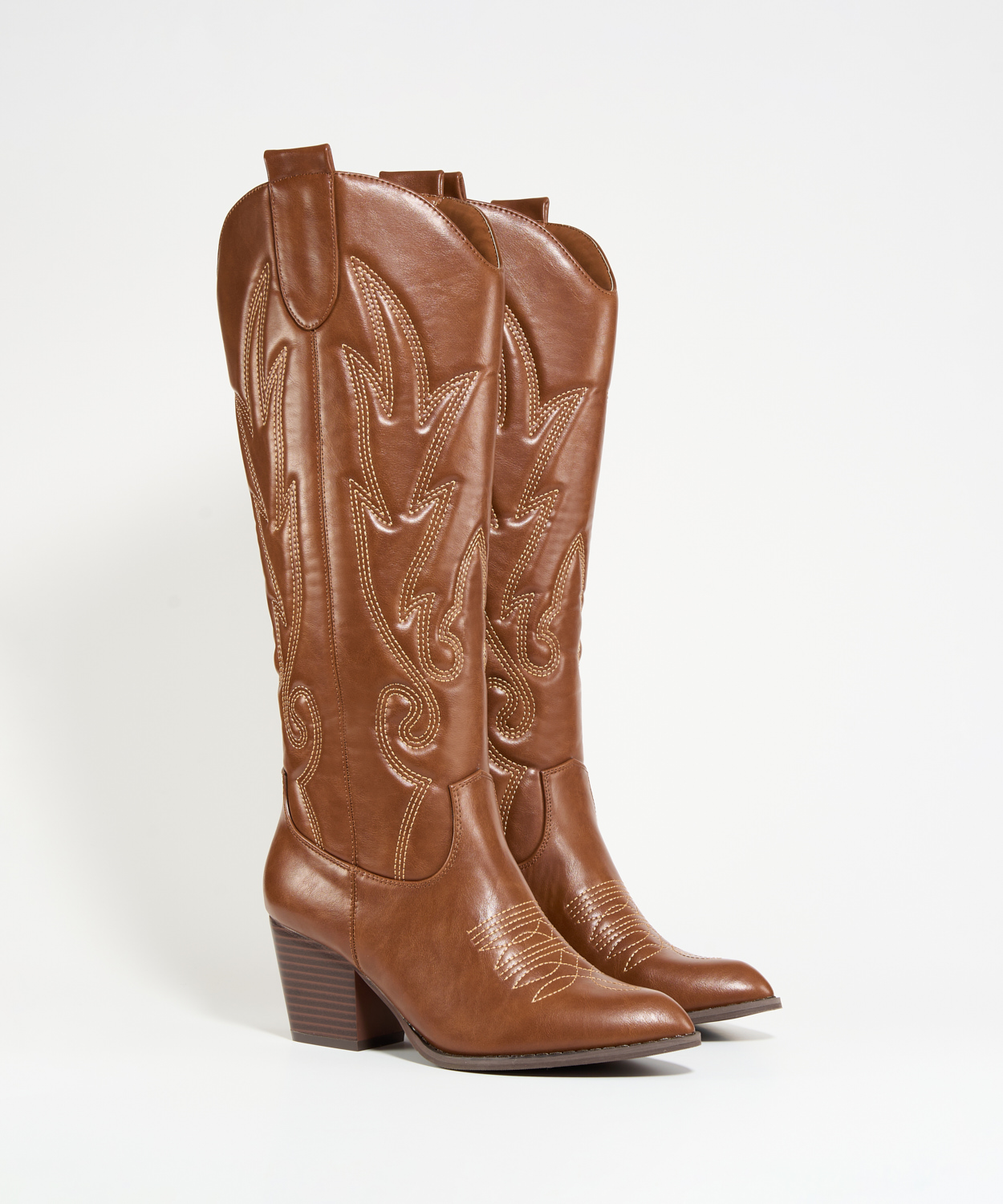 Bota cowboy pespuntes relieve